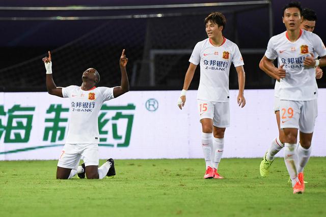 莱万本赛季18场20球 连续14个赛季进球20+